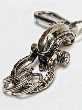 Xenomorph Artifact Keychain – Handcrafted Steel Relic, Dark Sci-Fi Talisman NEW